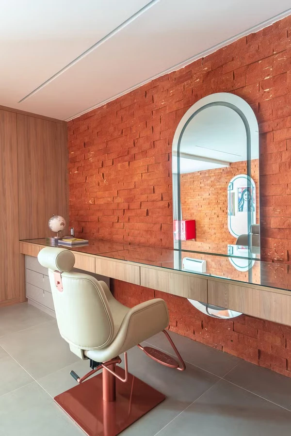 Cobertura de 300 m² de Thaynara OG em São Luís mistura artesanato maranhense, design contemporâneo e amplos espaços para receber amigos por Divulgação/Laura Sá