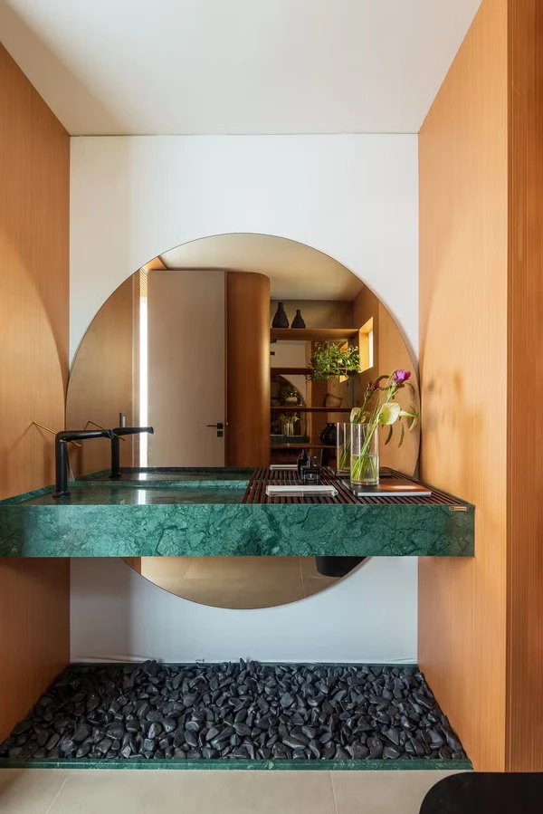 Cobertura de 300 m² de Thaynara OG em São Luís mistura artesanato maranhense, design contemporâneo e amplos espaços para receber amigos por Divulgação/Laura Sá