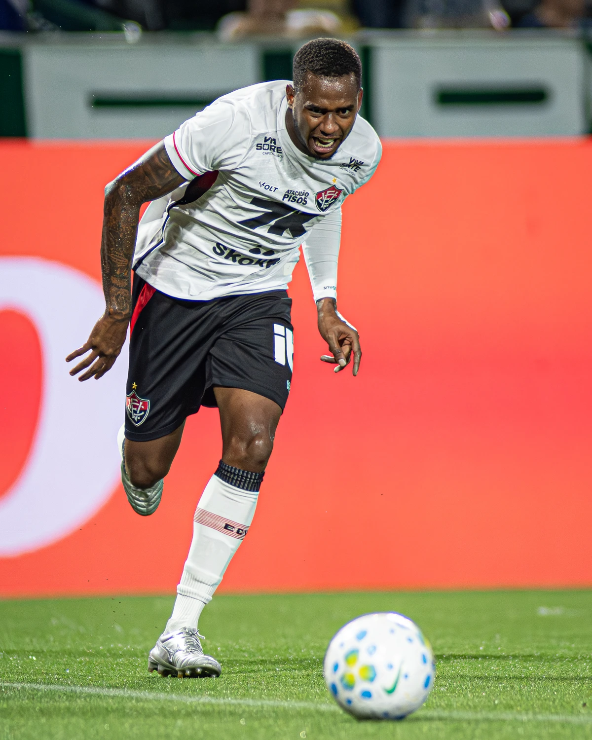 Dudu em ação pelo Vitória por Victor Ferreira/ECV