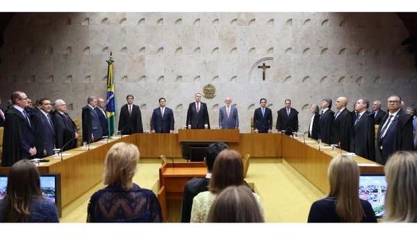 RESPONSABILIDADE VITALÍCIA: Cada cadeira no plenário do STF carrega o peso de decisões constitucionais por décadas. O eleito em 2026 terá a oportunidade única de moldar quase um terço da Corte e influenciar a Justiça brasileira até meados de 2050. por Gustavo Moreno, STF