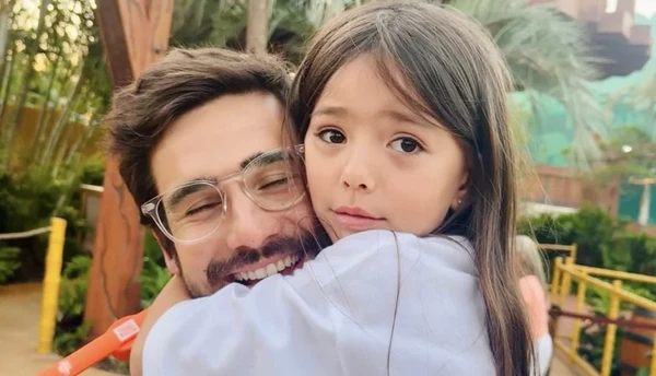 Nicolas Prattes e Zoe, filha de Sabrina Sato por Reprodução/Redes Sociais 