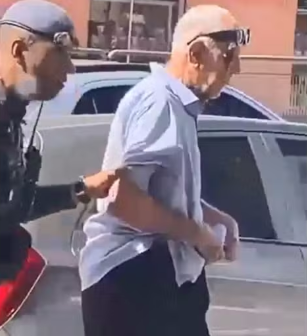 PM aposentado de 89 anos mata cuidadora a facadas e tenta fugir de ônibus por Reprodução