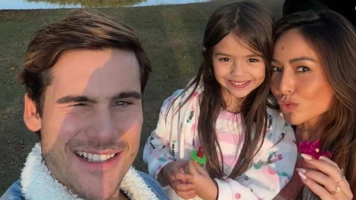 Sabrina Sato, Nicolas Prattes e a filha, Zoe por Reprodução/Redes Sociais 