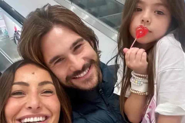 Sabrina Sato, Nicolas Prattes e a filha, Zoe por Reprodução/Redes Sociais 