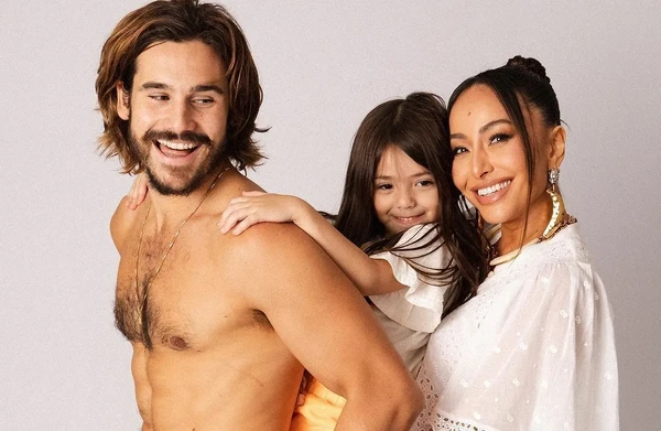 Sabrina Sato, Nicolas Prattes e a filha, Zoe por Reprodução/Redes Sociais 