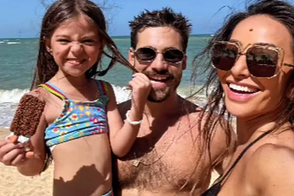 Sabrina Sato, Nicolas Prattes e a filha, Zoe por Reprodução/Redes Sociais 