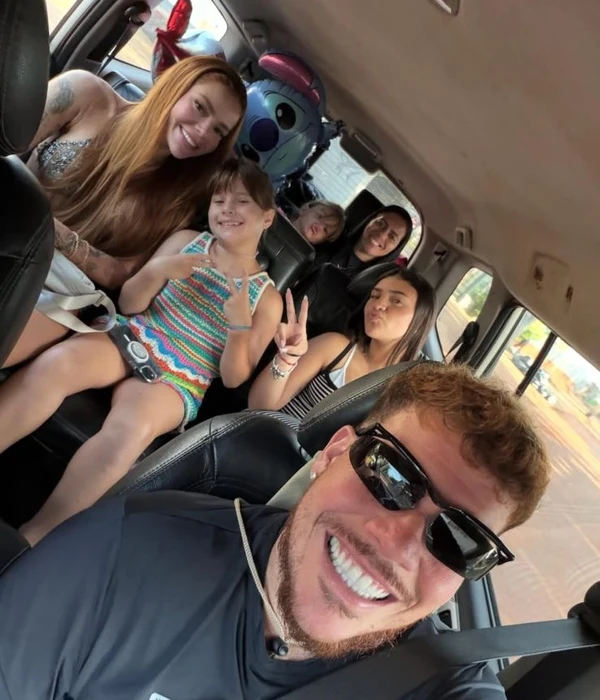 Thaís Vasconcellos e Ferrugem em família por Reprodução/ Instagram