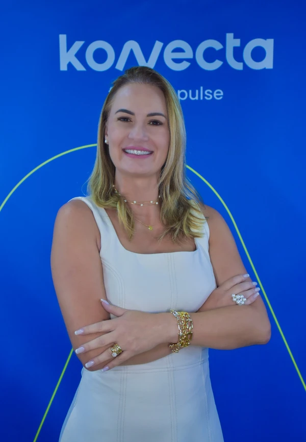 Vivian Monge, diretora comercial e de marketing da Konecta Brasil por divulgação Konecta