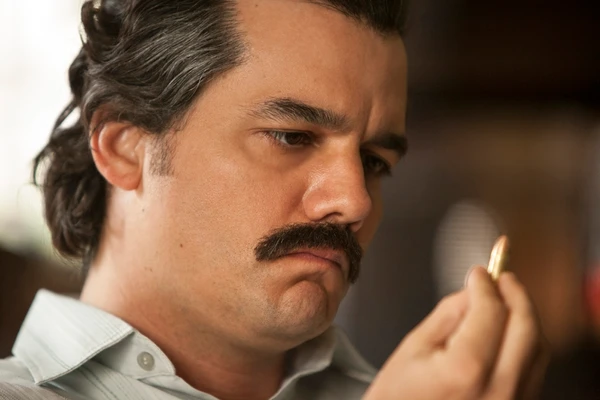 Wagner Moura em 'NARCOS' por Juan Pablo Gutierrez/NETFLIX