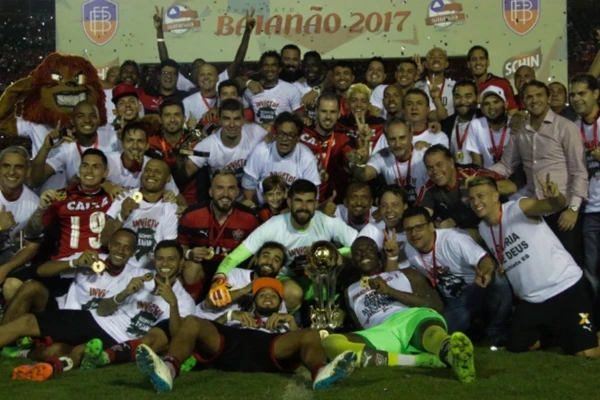 2017: Vitória campeão após empatar a ida na Arena Fonte Nova por 1x1 e empatar a volta no Barradão por 0x0 por Reprodução