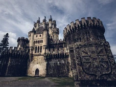 Imagem - Castelo abandonado de 500 anos é encontrado durante construção de condomínio e muda destino da obra