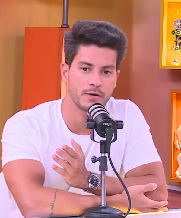 Arthur Aguiar por Reprodução