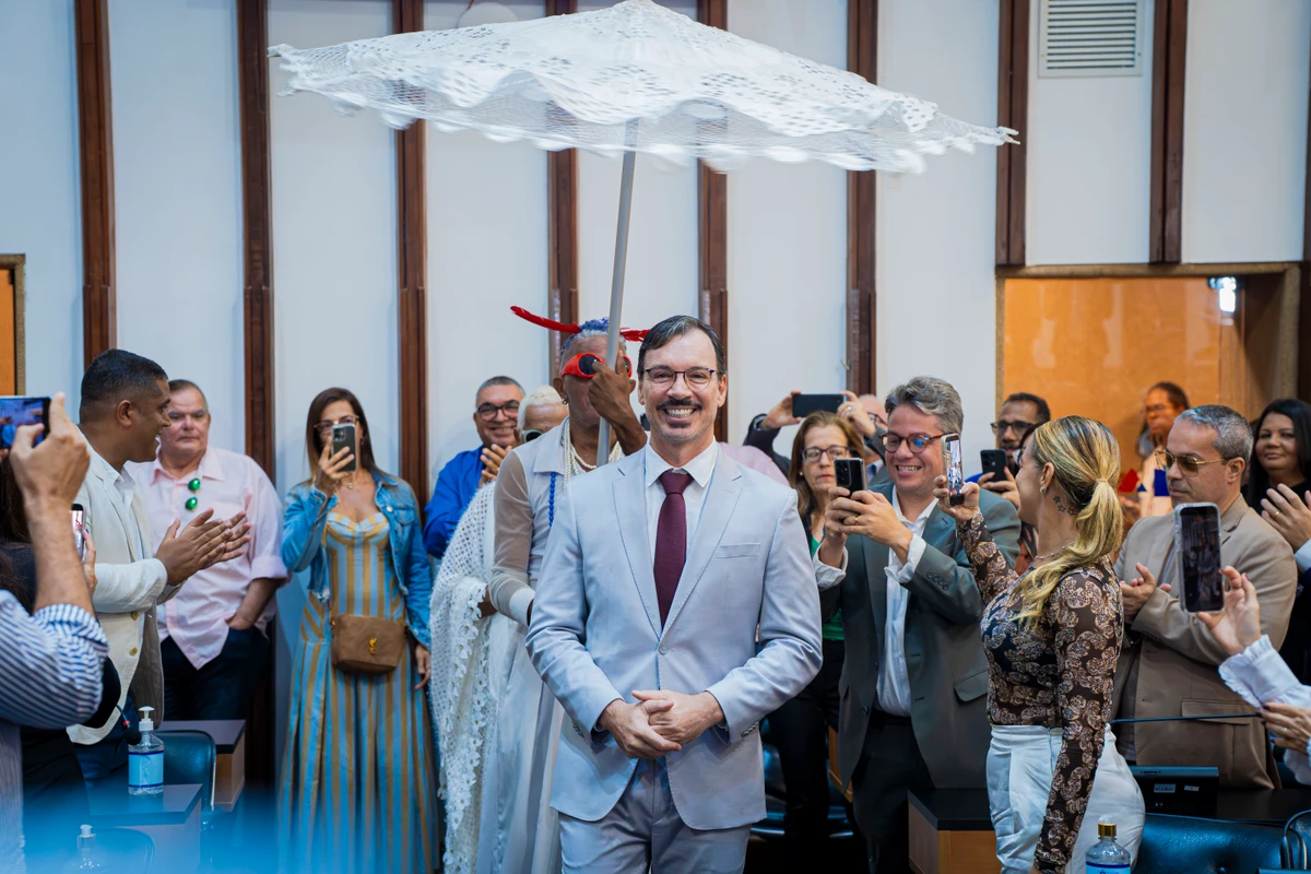 Com direito a apresentação especial do Cortejo Afro, Emerson Ferretti recebe o título de Cidadão Baiano na Alba
