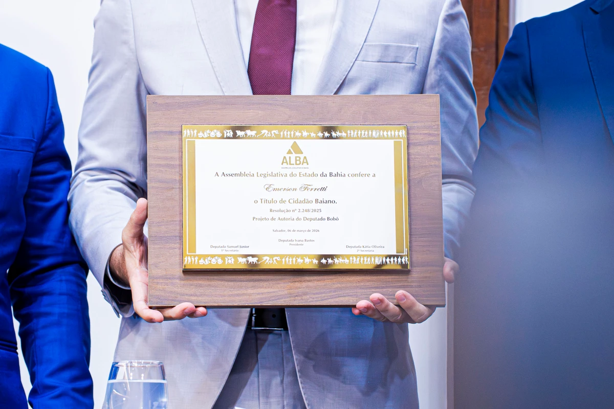 Emerson Ferretti recebe título de Cidadão Baiano por Junior Ribeiro/EC bahia - Associação