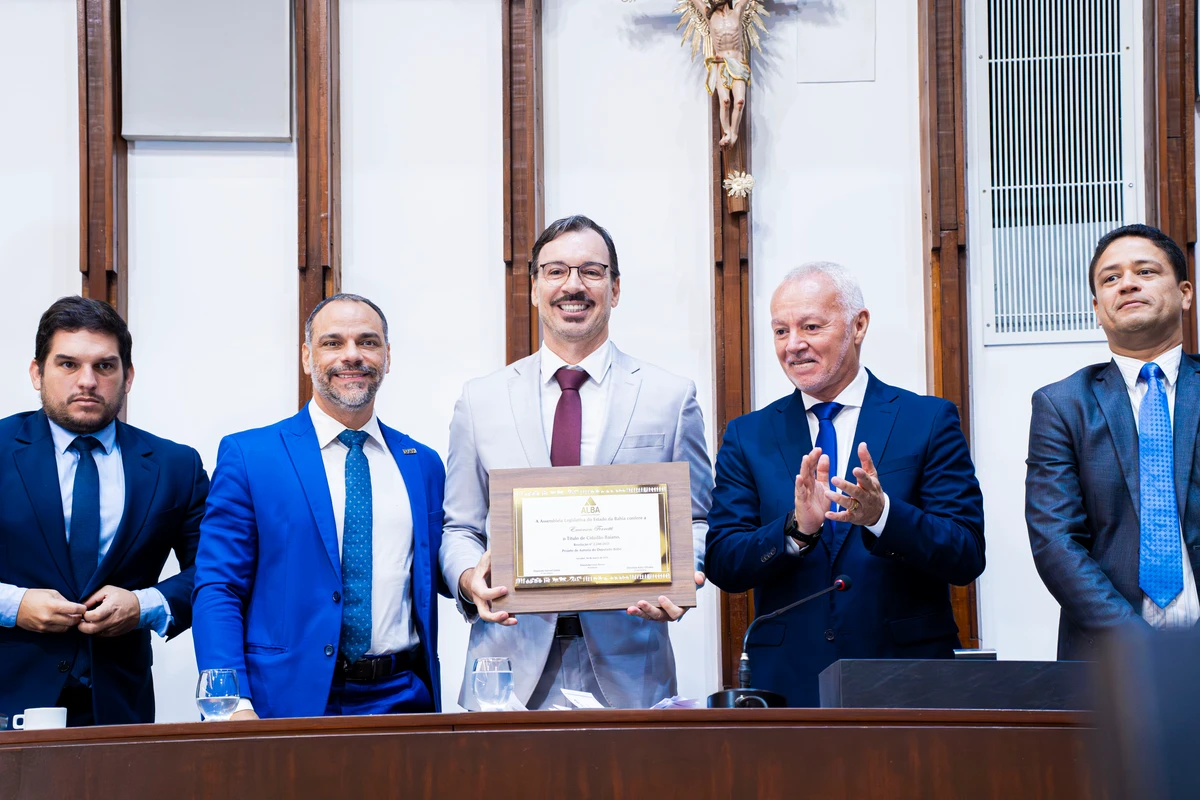 Emerson Ferretti recebe título de Cidadão Baiano por Junior Ribeiro/EC bahia - Associação