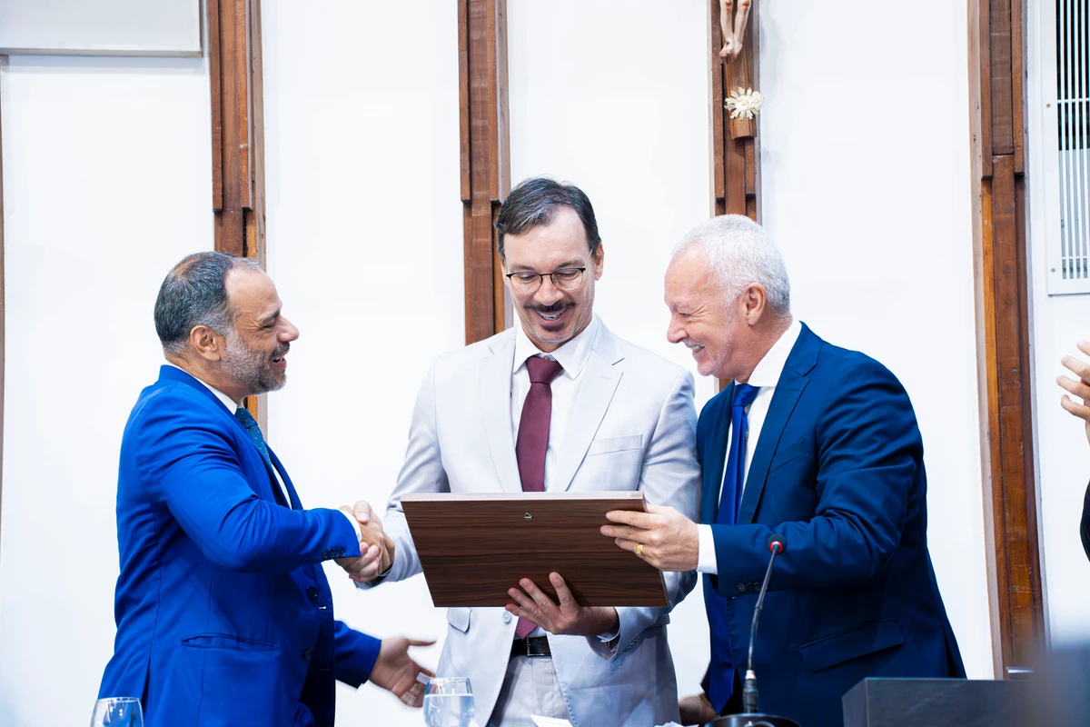 Emerson Ferretti recebe título de Cidadão Baiano por Junior Ribeiro/EC bahia - Associação
