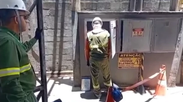 Fábrica em Salvador é flagrada furtando energia elétrica por Divulgação