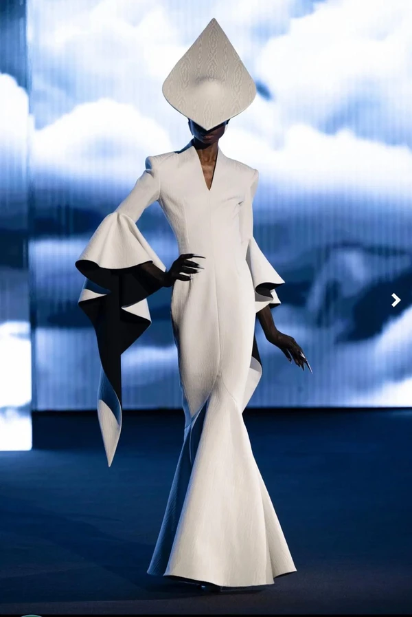 Jorge Dorsinville dirigiu o desfile do estilista Robert Wun na Fashion Week de Paris por Reprodução