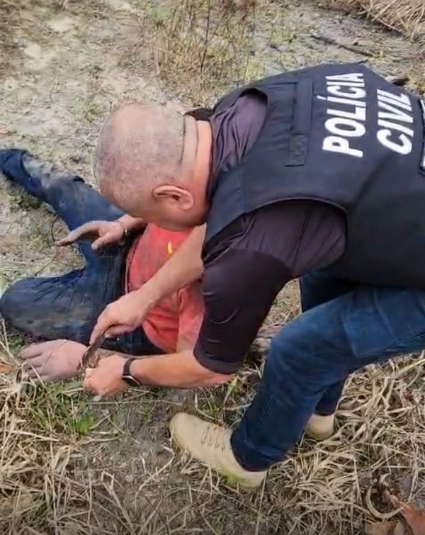 Motorista de aplicativo foi encontrado com as mãos amarradas e com sinais de agressão física por Reprodução