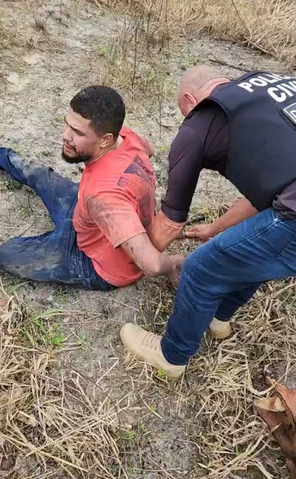 Motorista de aplicativo foi encontrado com as mãos amarradas e com sinais de agressão física por Reprodução