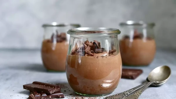 Mousse de chocolate no copinho por Reprodução/Shutterstock