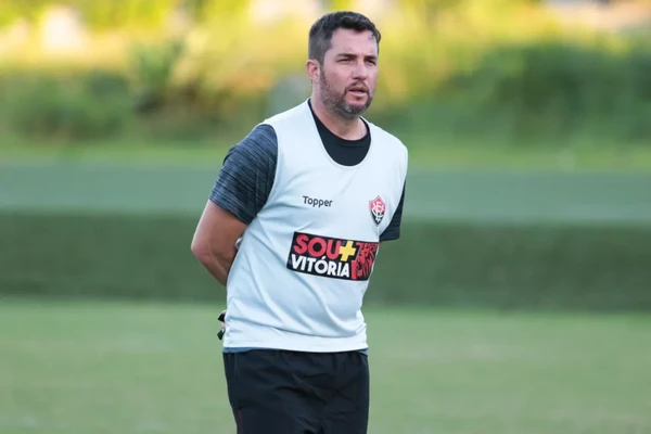 Osmar Loss no comando técnico do Vitória por Tiago Caldas/ECV