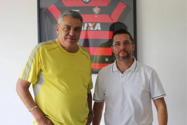 Osmar Loss no comando técnico do Vitória por Divulgação/ECV