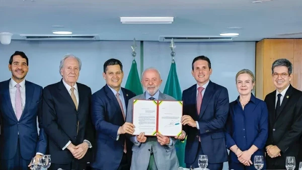 O Governo Federal sustenta que o crime organizado hoje é uma ameaça à soberania e que a PEC apenas profissionaliza o repasse de verbas, tratando a segurança com a mesma urgência e organização do SUS por Ricardo Stuckert