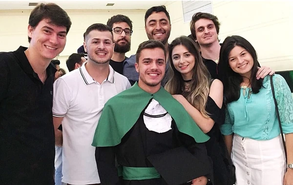 Personal trainer morre após ficar com 90% do corpo queimado em explosão de apartamento por Reprodução