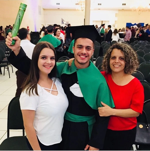 Personal trainer morre após ficar com 90% do corpo queimado em explosão de apartamento por Reprodução