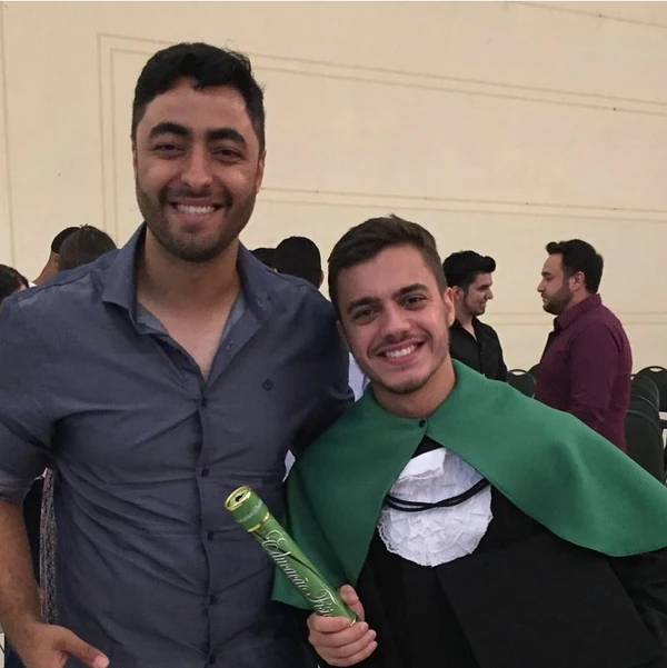 Personal trainer morre após ficar com 90% do corpo queimado em explosão de apartamento por Reprodução