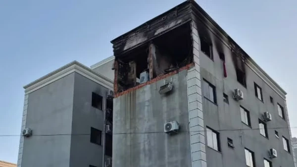 Personal trainer morre após ficar com 90% do corpo queimado em explosão de apartamento por Reprodução