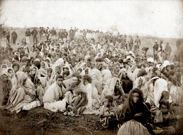 Prisioneiros de Canudos por Flávio de Barros / Acervo Museu da República