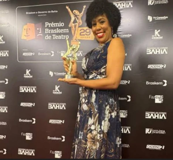 Mabel Freitas Pesquisadora, professora e escritora, tem trajetória dedicada a ampliar os horizontes da educação antirracista e da justiça social. Doutora em Difusão do Conhecimento pela Ufba, atua na formação de profissionais do Direito e da educação em temas como equidade racial, enfrentamento às violências contra as mulheres e cultura afro-brasileira. por REPRODUÇÃO