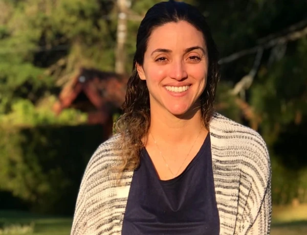 Simone Ponce  É empreendedora baiana e CEO da Bee2Be, com atuação voltada à internacionalização de empresas. Em 2025, foi finalista do Sebrae Mulher de Negócios, na categoria Negócios Internacionais, representando a Bahia em etapa nacional. Sua trajetória combina estratégia, visão global e protagonismo feminino no comércio exterior. por REPRODUÇÃO