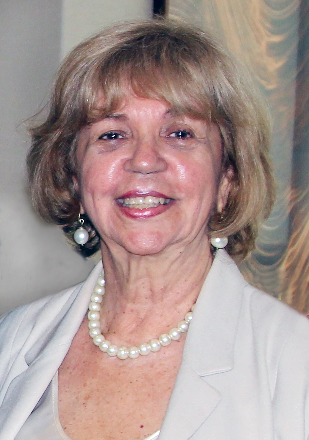 Avani Duran Empresária no setor de turismo há mais de 50 anos, sócia-diretora e presidente da operadora turística LR Turismo. Tem formação em Administração de Empresas, Turismo e Música. Foi diretora da Fecomércio-BA por 30 anos, conselheira do SENAC Bahia por 18 anos e coordenadora da CET – Câmara Empresarial do Turismo da Fecomércio-BA por dois mandatos. por REPRODUÇÃO