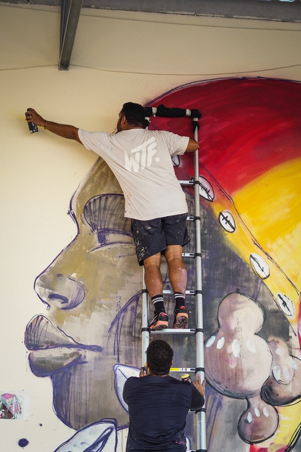 “Senhor do Mercado”: mural de grafite dedicado a Exu Olojá por Matheus Aguiar/Divulgação