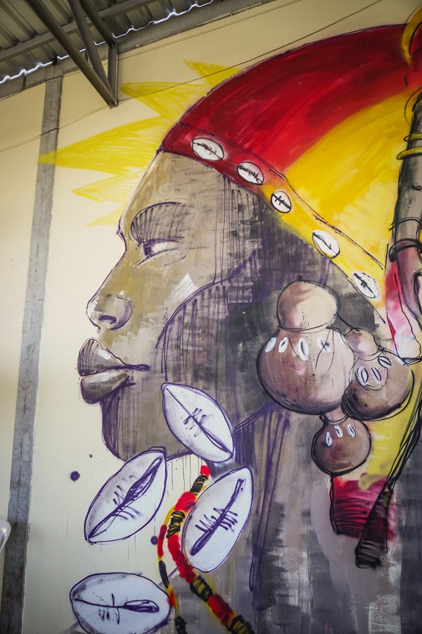 “Senhor do Mercado”: mural de grafite dedicado a Exu Olojá por Matheus Aguiar/Divulgação