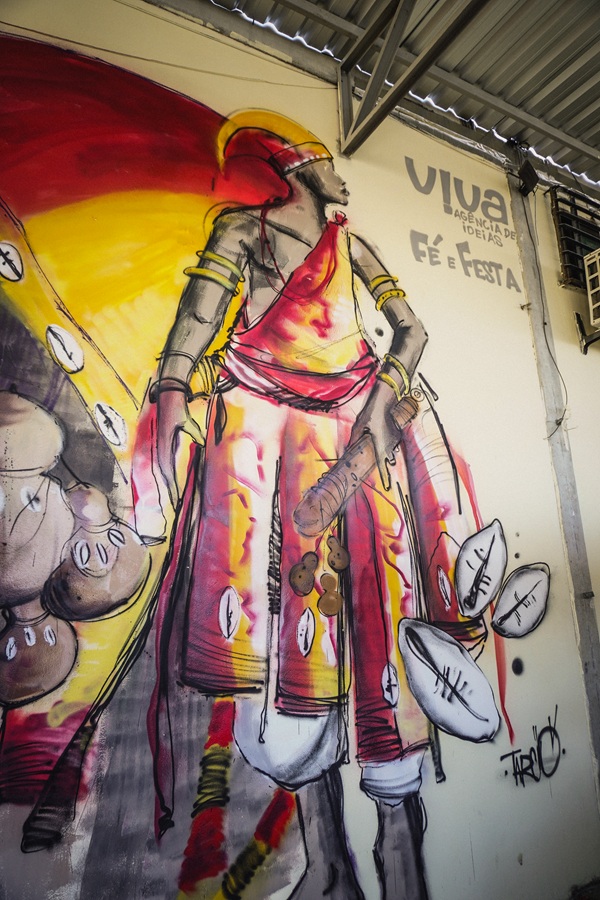 “Senhor do Mercado”: mural de grafite dedicado a Exu Olojá por Matheus Aguiar/Divulgação