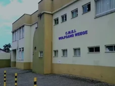 Imagem - Pai busca criança errada em primeiro dia de creche e só percebe troca em casa, após ser avisado