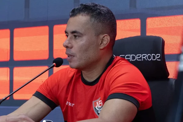 Jair Ventura em entrevista coletiva 