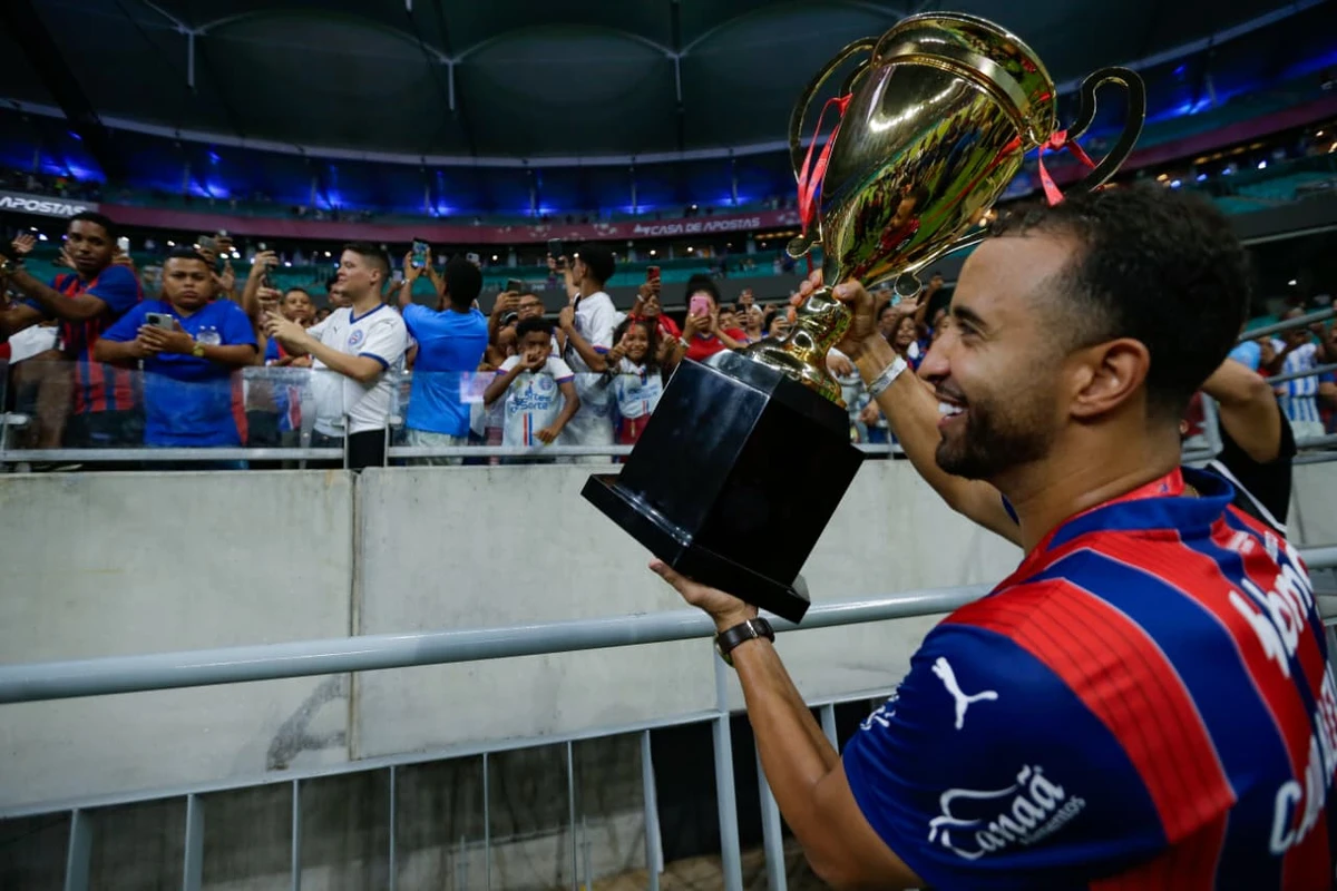 Jogadores do Bahia celebrando a conquista do Campeonato Baiano por Arisson Marinho/CORREIO