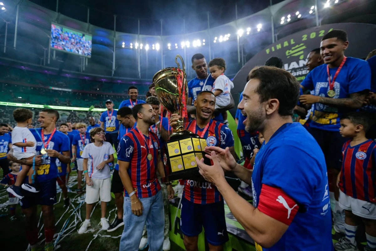 Jogadores do Bahia celebrando a conquista do Campeonato Baiano por Arisson Marinho/CORREIO