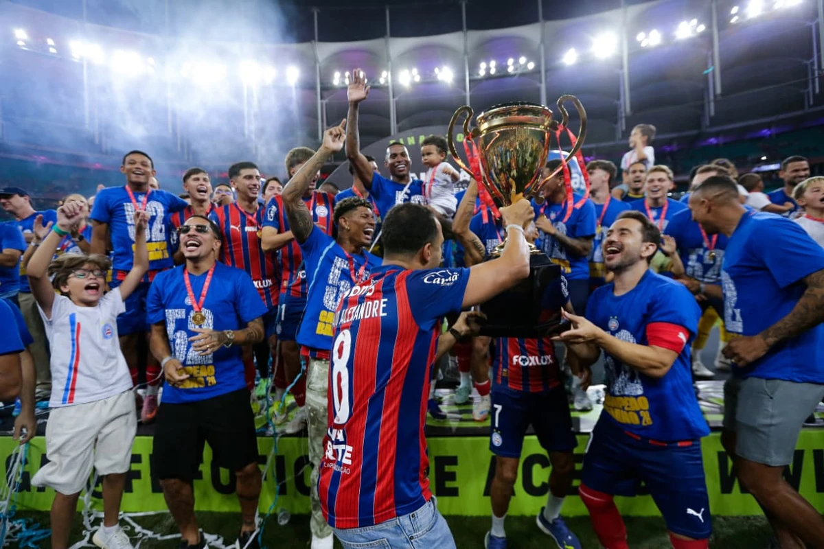 Jogadores do Bahia celebrando a conquista do Campeonato Baiano por Arisson Marinho/CORREIO