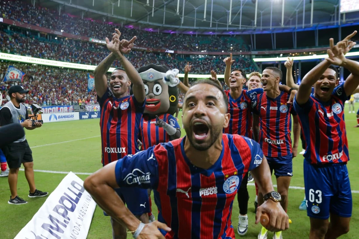 Jogadores do Bahia celebrando a conquista do Campeonato Baiano por Arisson Marinho/CORREIO