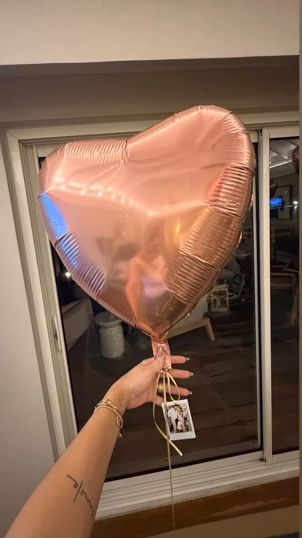 Lore Improta e Léo Santana celebram aniversário de casamento em hotel de luxo por Reprodução/Redes Sociais 