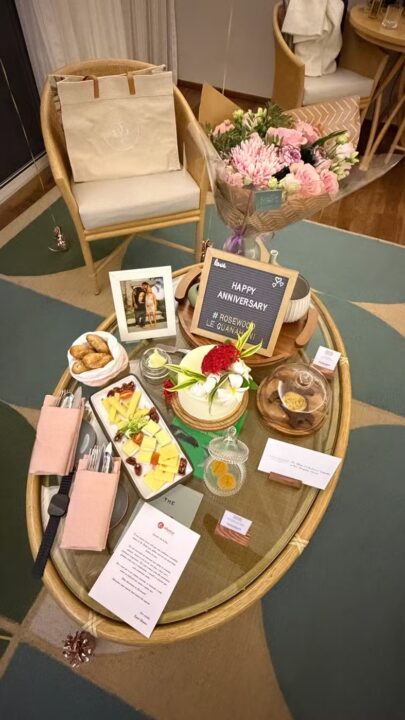 Lore Improta e Léo Santana celebram aniversário de casamento em hotel de luxo por Reprodução/Redes Sociais 