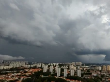 Imagem - Frente fria com chuva forte, acima do normal, avança para novo estado nesta segunda (9)