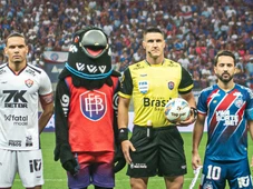 Imagem - Árbitro do Ba-Vi pelo Brasileirão já se envolveu em polêmica no clássico; relembre