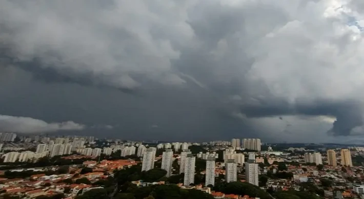 Imagem - Frente fria com chuva forte, acima do normal, avança para novo estado nesta segunda (9)